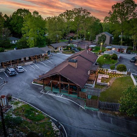 Cedarwood Inn ヘンダーソンビル エクステリア 写真