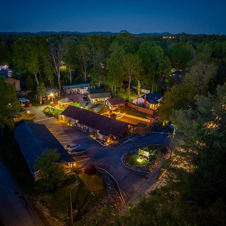 Cedarwood Inn ヘンダーソンビル エクステリア 写真