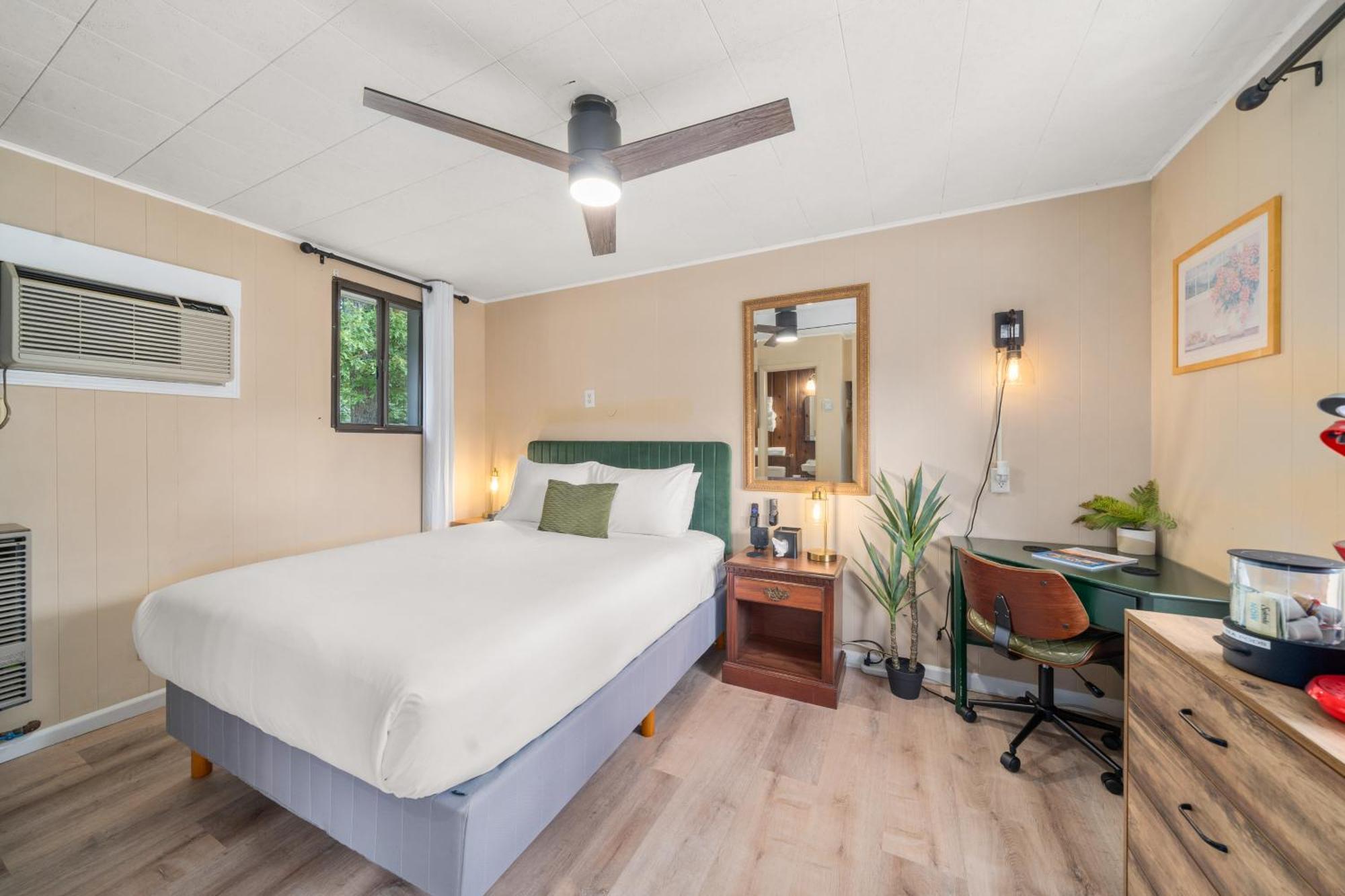 Cedarwood Inn ヘンダーソンビル エクステリア 写真