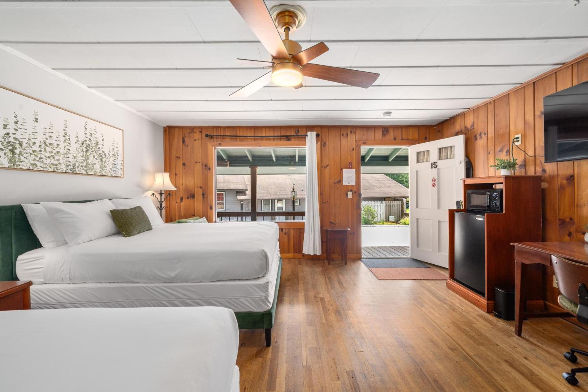 Cedarwood Inn ヘンダーソンビル エクステリア 写真