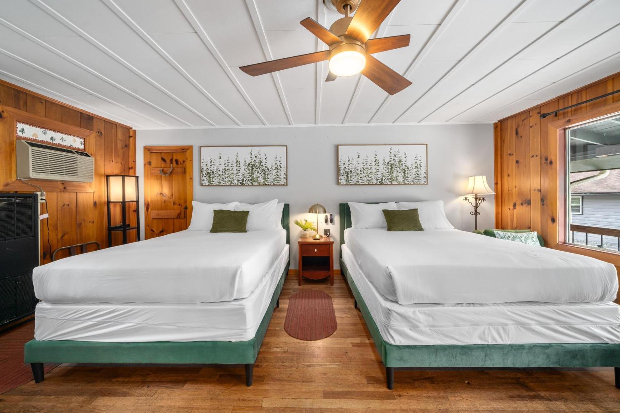 Cedarwood Inn ヘンダーソンビル エクステリア 写真
