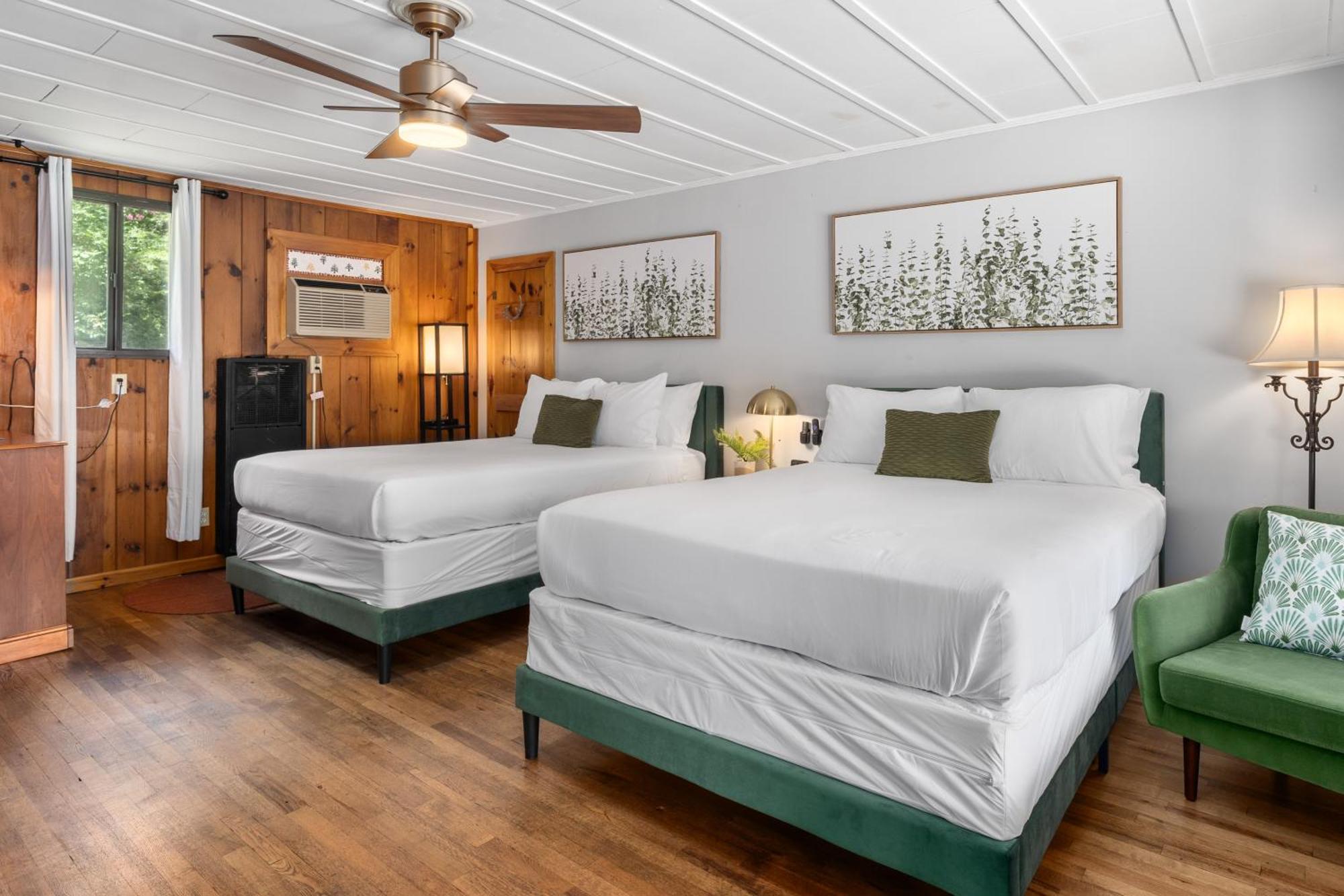 Cedarwood Inn ヘンダーソンビル エクステリア 写真