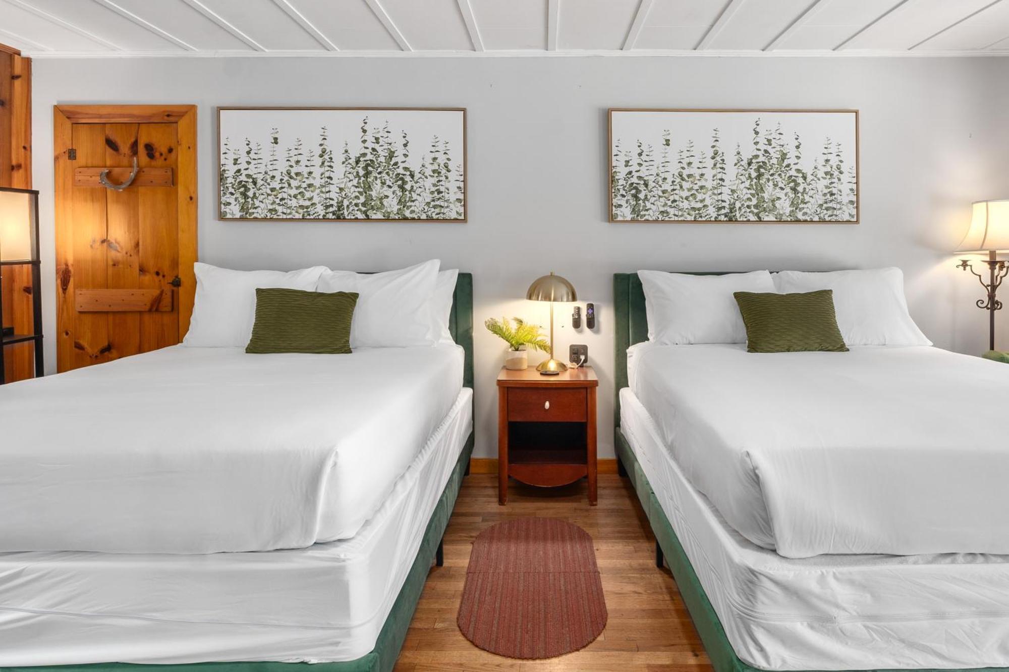 Cedarwood Inn ヘンダーソンビル エクステリア 写真