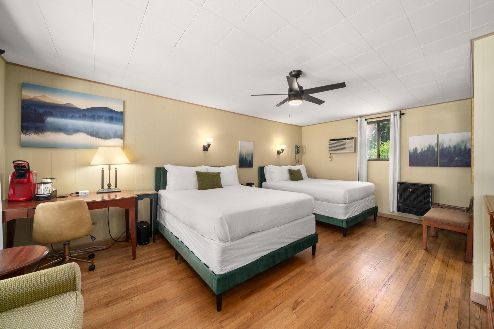 Cedarwood Inn ヘンダーソンビル エクステリア 写真