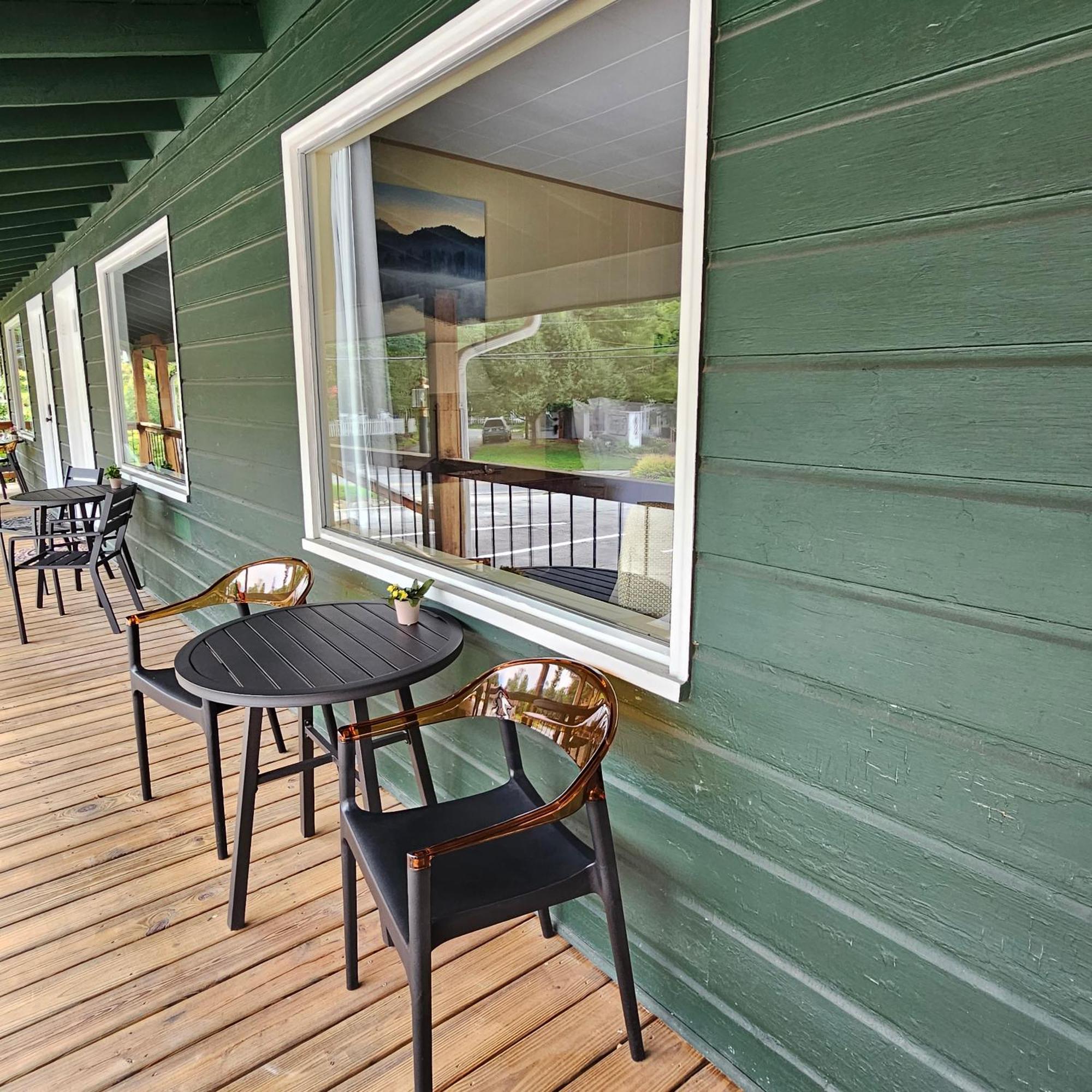Cedarwood Inn ヘンダーソンビル エクステリア 写真