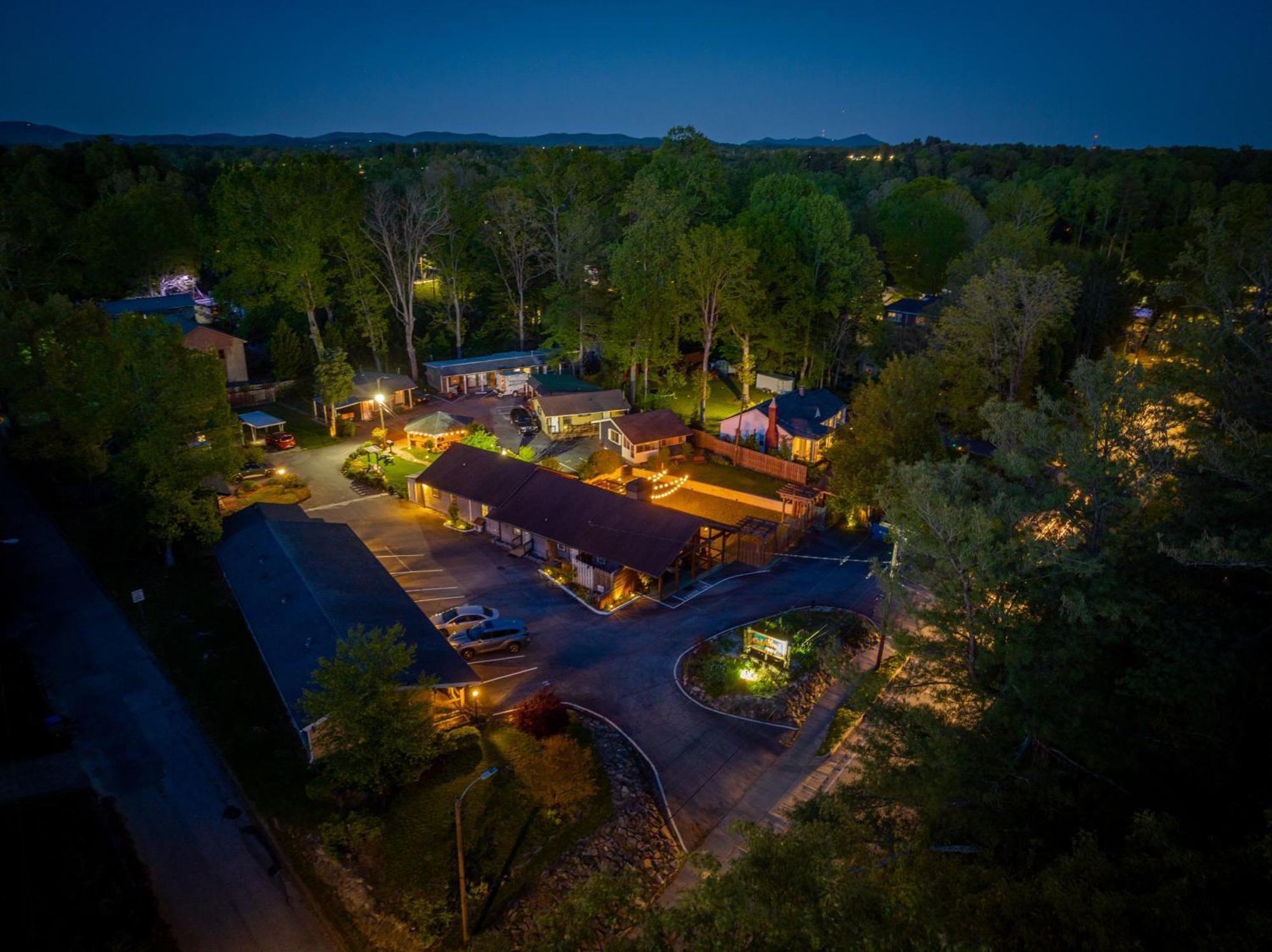 Cedarwood Inn ヘンダーソンビル エクステリア 写真